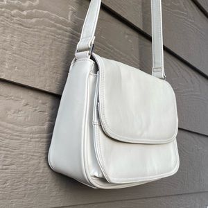 Aurielle Beige Leather Multi-Compartment Purse